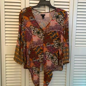 NEW DIRECTION Woman  PL.   3/4 length sleeve button down top. Multi Color.